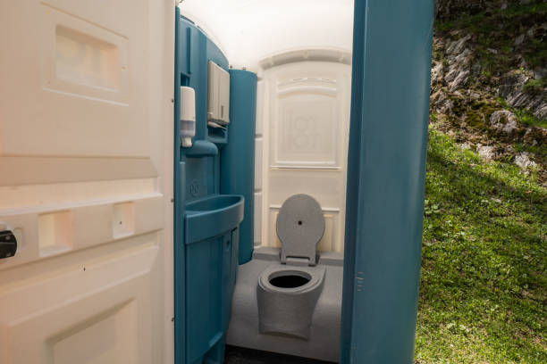 Best Luxury portable toilet rental  in Janesville, WI